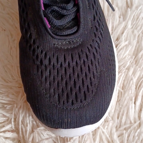 Comfortview Mesh Sneakers - Women's Size 8.5 Wide  Black/White/Purple - NWOT - Picture 3 of 8